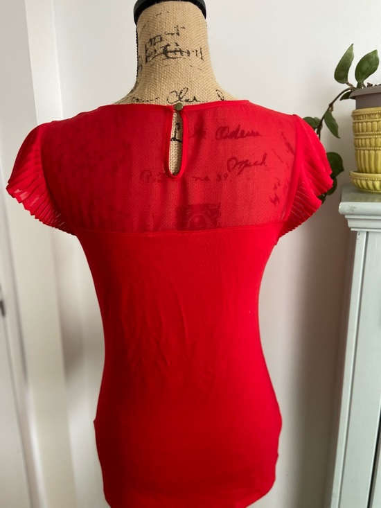 Express Red Flutter Sleeve Scoop Neck Top - Picture 3 of 6